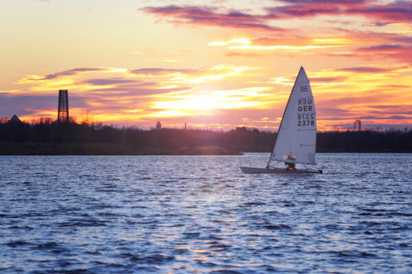 Cospudener-See_Segeln-Sonnenaufgang-Wassersport_Philipp-Kirschner